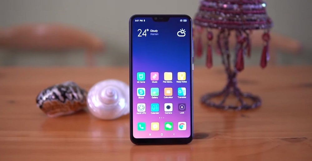 Xiaomi Mi L8 Lite predna strana-min